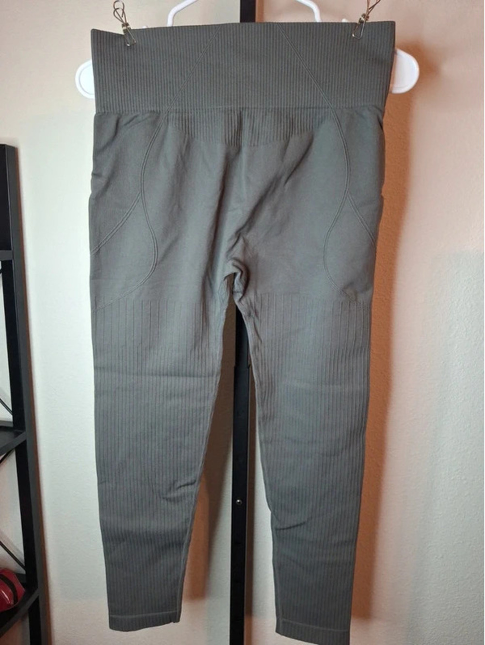 Halara Women's Gray Ribbed Leggings NWT size XL 7/8